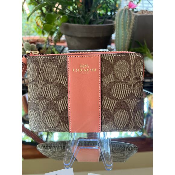 COACH Wristlet $88 MSRP - Picture 3 of 6